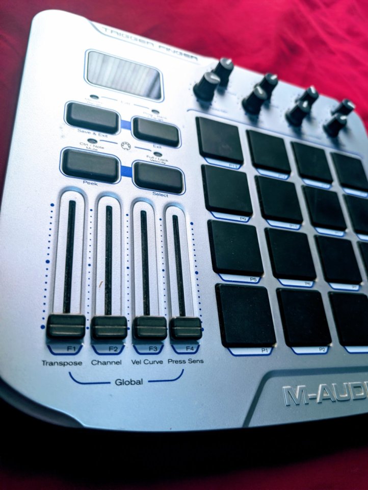 M-AUDIO Trigger Finger Mk1 de segunda mano · Foto 2 de 3 · Pontevedra · 30 €