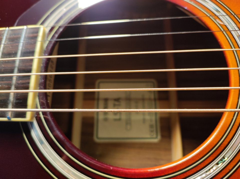 Yamaha LS-TA toda maciza.