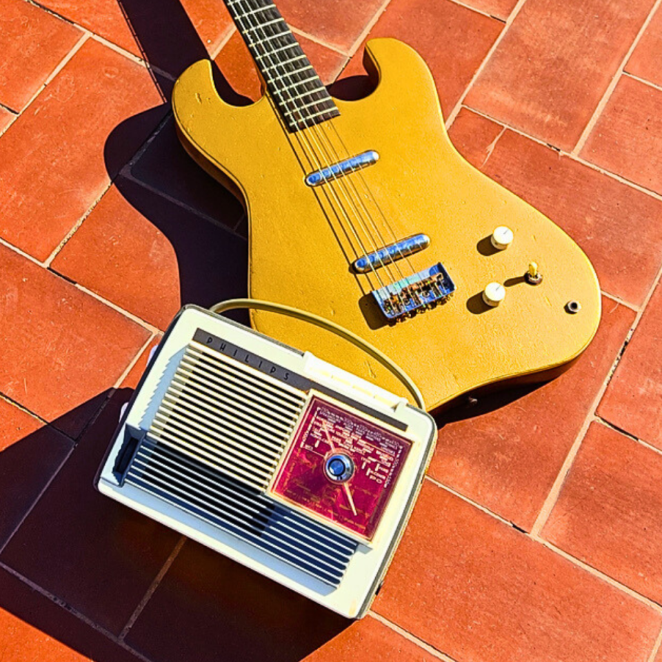 Amps de guitarra hechos con radios transistor vintage Zeta Creations de segunda mano · Foto 9 de 10 · Barcelona · 160 €