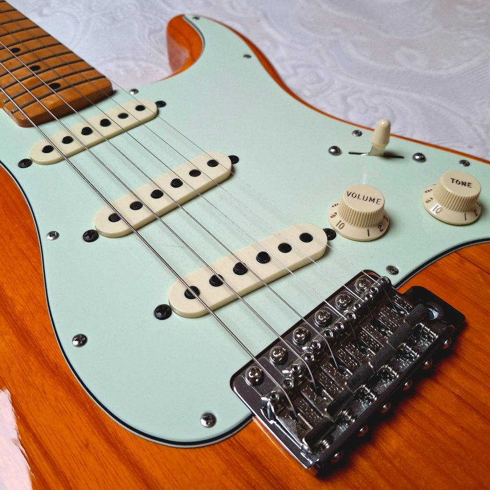 Fender Stratocaster Vintera 70s con Antiquity Texas Hot