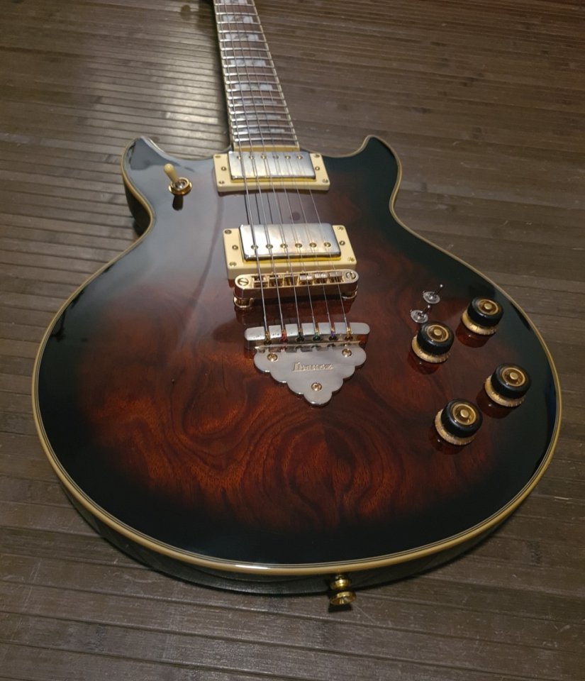 Ibanez Artist Series AR325 DBS 2017 de segunda mano · Foto 1 de 10 · Sevilla · 370 €