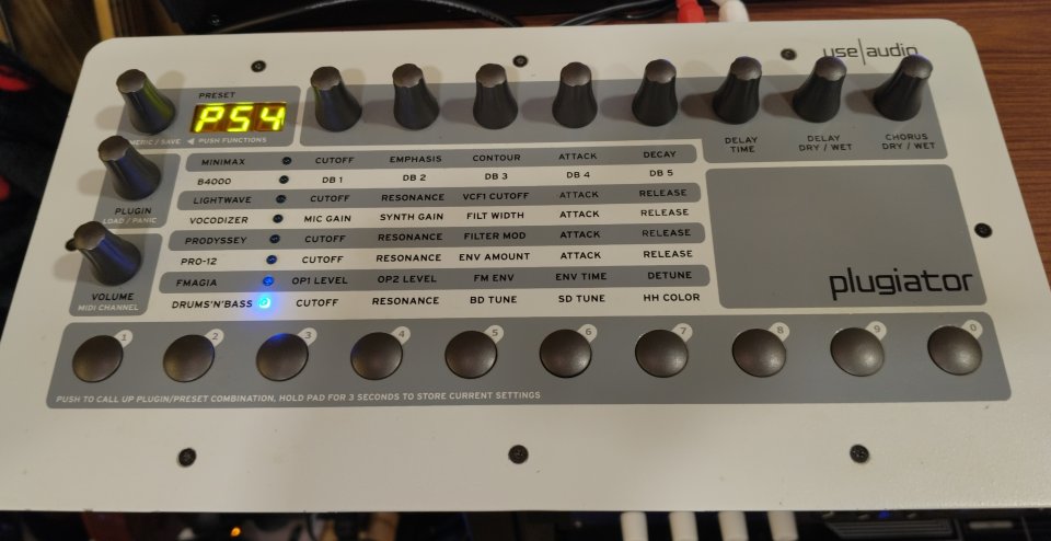 Use audio PLUGIATOR desktop synth.