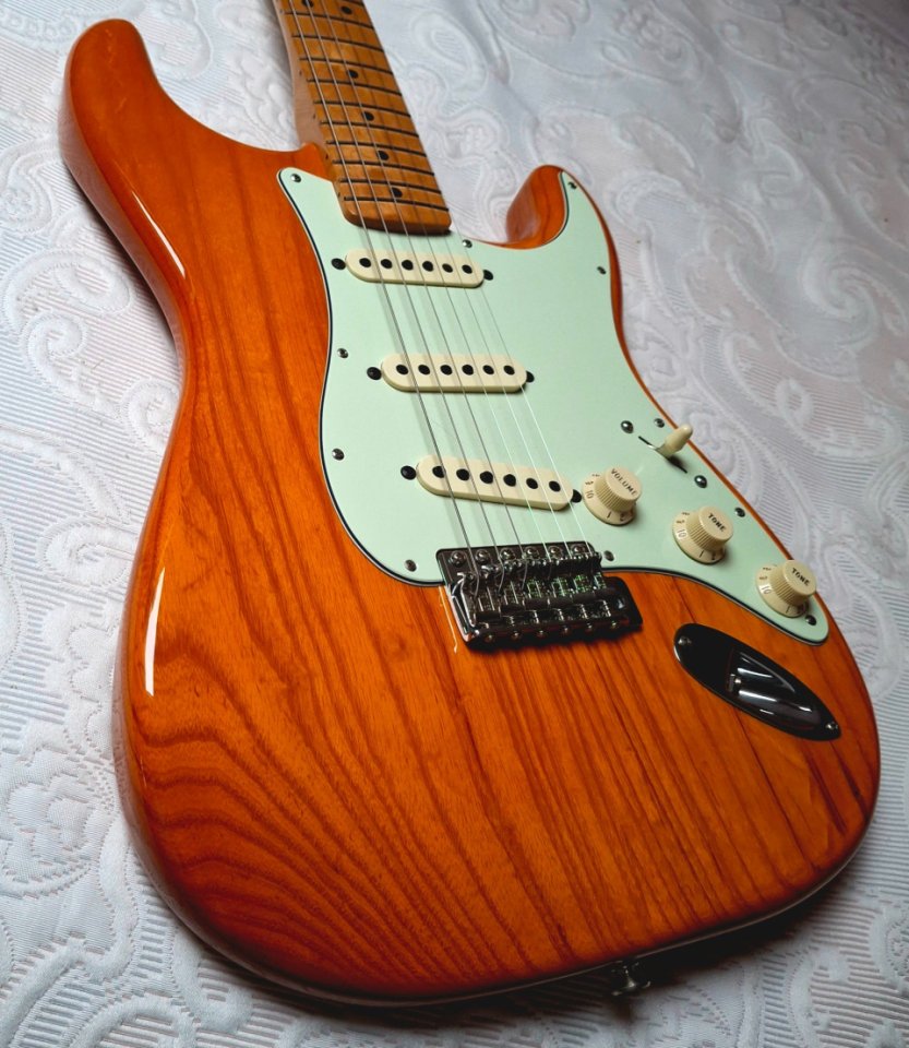 Fender Stratocaster Vintera 70s con Antiquity Texas Hot