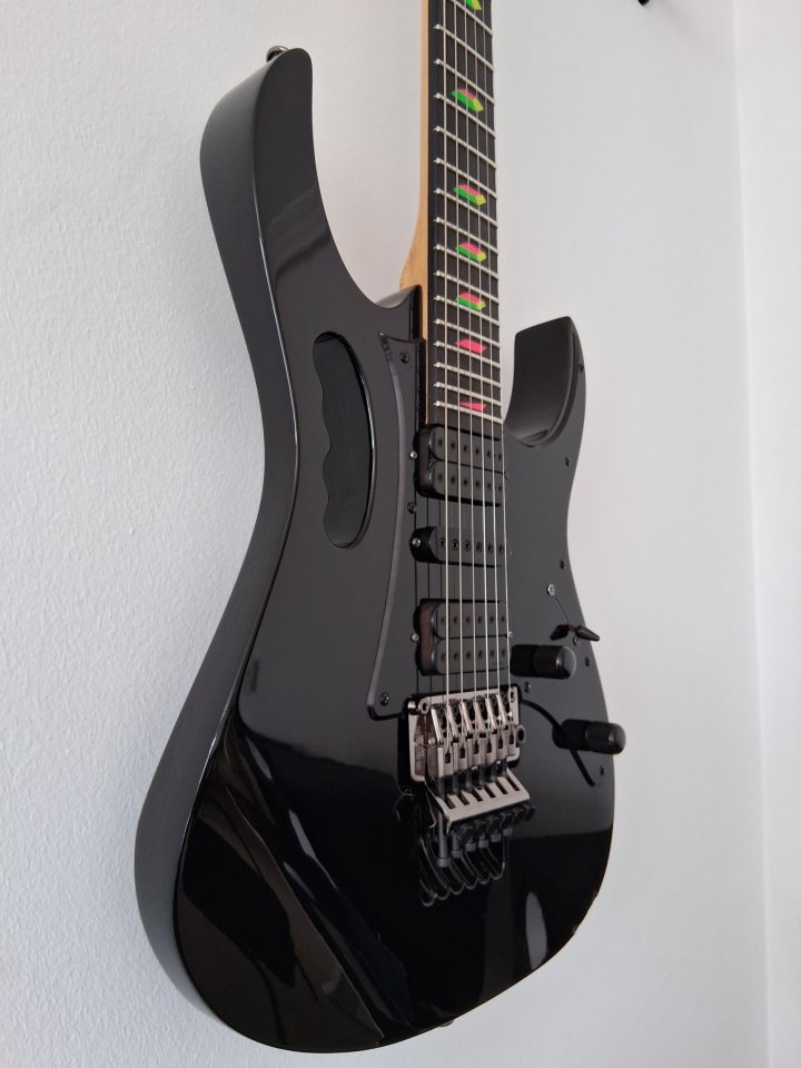 Ibanez JEM 555 1997 Mod (Piramids + Ébano + Gotoh + Trastes nuevos) de segunda mano · Foto 5 de 7 · Madrid · 1250 €