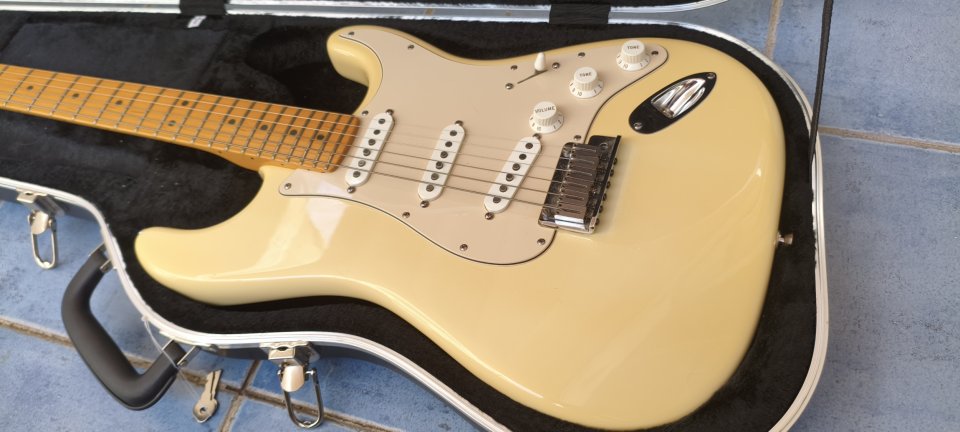 Fender Stratocaster American Special Olympic White (Buttercream) NOS / 2002 de segunda mano · Foto 1 de 10 · Sevilla · 1500 €