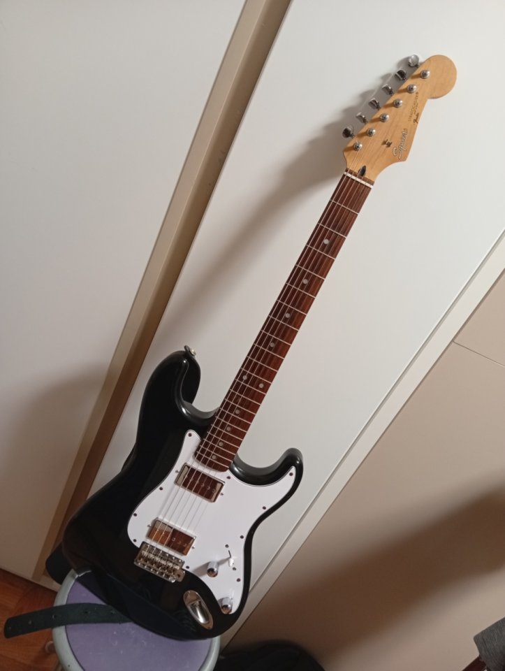 Squier stratocaster made in japan con Phat Cat de segunda mano · Foto 1 de 5 · Burgos · 485 €