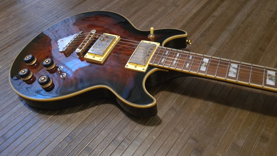 Ibanez Artist Series AR325 DBS 2017 de segunda mano · Foto 3 de 10 · Sevilla · 370 €