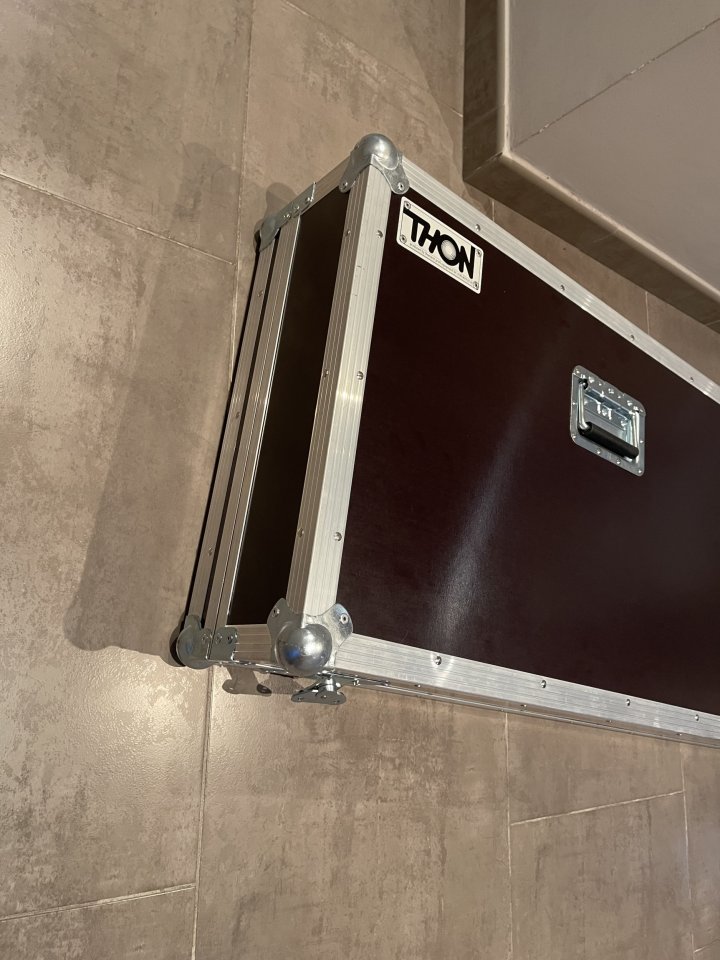 Roland Fantom 8 + hardcase Thon