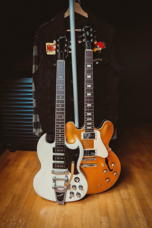 Gibson ES-335 Goldtop Ltd. Edition & Gibson SG Pete Townshend Customizada de segunda mano · Foto 1 de 9 · Asturias · 5000 €