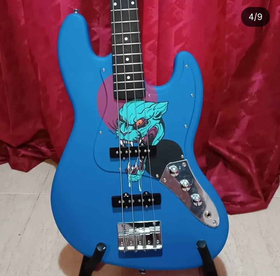 Customiza tu Bajo Eléctrico! de segunda mano · Foto 3 de 10 · Cantabria · 250 €