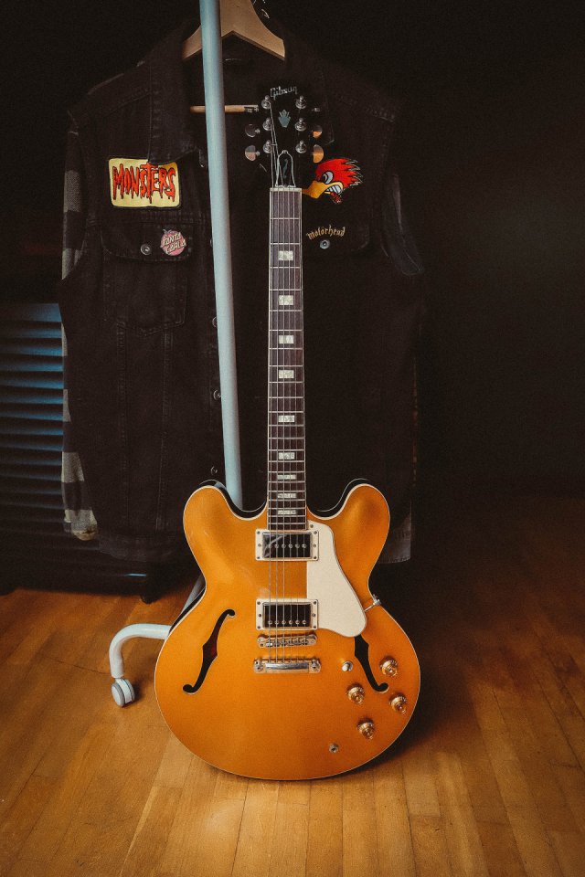 Gibson ES-335 Goldtop Ltd. Edition & Gibson SG Pete Townshend Customizada de segunda mano · Foto 2 de 9 · Asturias · 5000 €