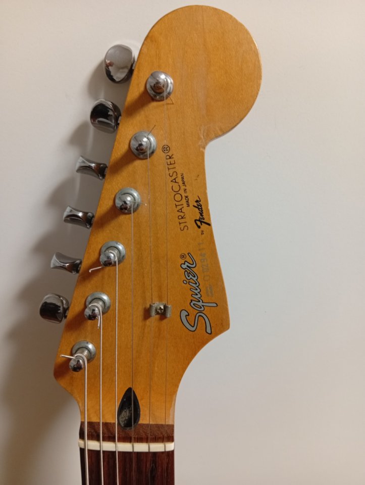 Squier stratocaster made in japan con Phat Cat de segunda mano · Foto 3 de 5 · Burgos · 485 €