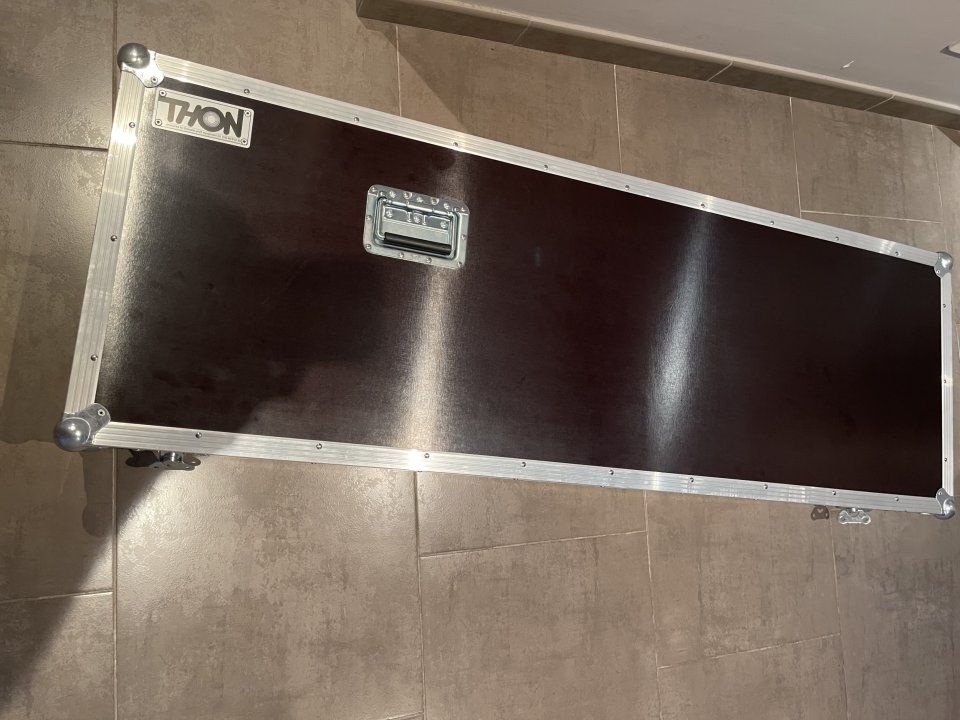 Roland Fantom 8 + hardcase Thon