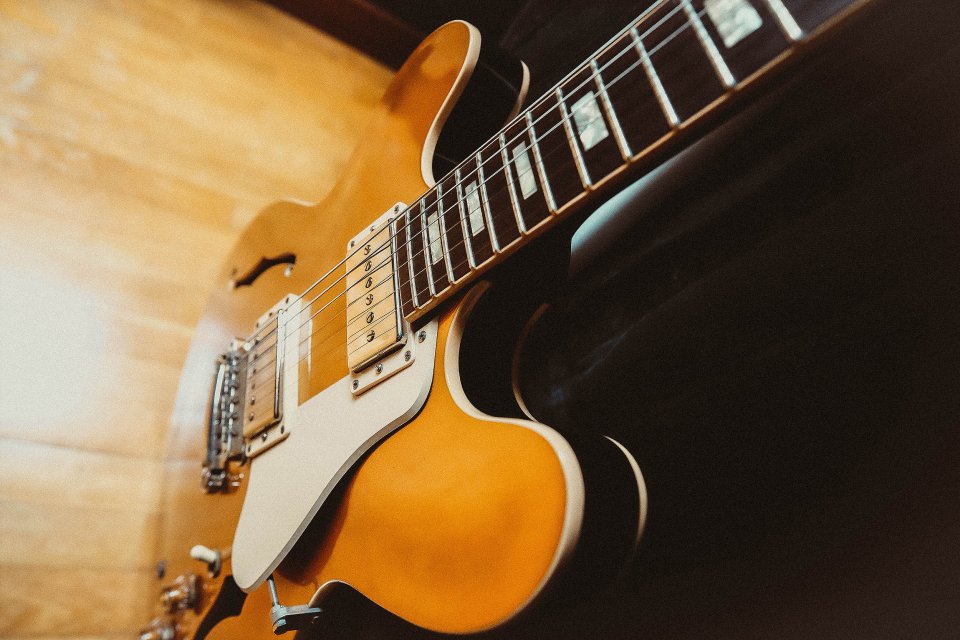 Gibson ES-335 Goldtop Ltd. Edition & Gibson SG Pete Townshend Customizada de segunda mano · Foto 3 de 9 · Asturias · 5000 €