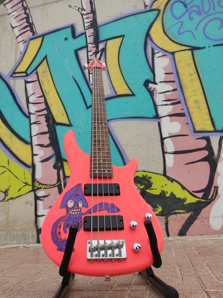 Customiza tu Bajo Eléctrico! de segunda mano · Foto 5 de 10 · Cantabria · 250 €