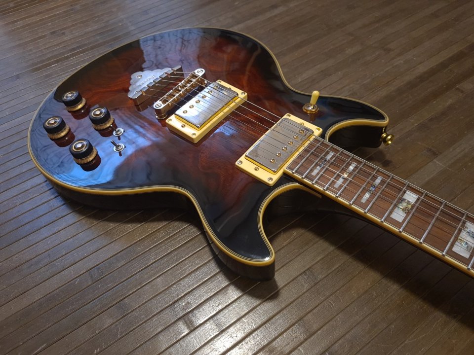 Ibanez Artist Series AR325 DBS 2017 de segunda mano · Foto 6 de 10 · Sevilla · 370 €