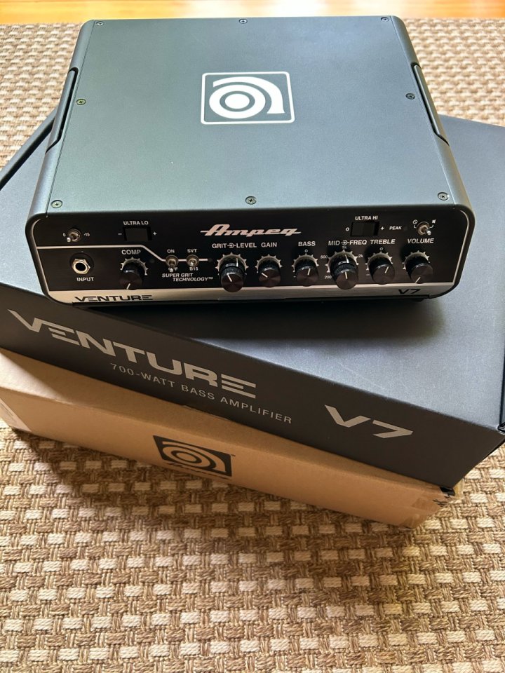 Ampeg Venture V7 700-Watt Bass Amp Head