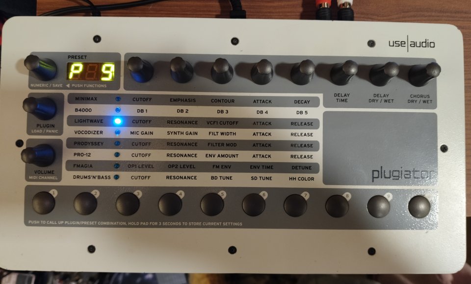 Use audio PLUGIATOR desktop synth