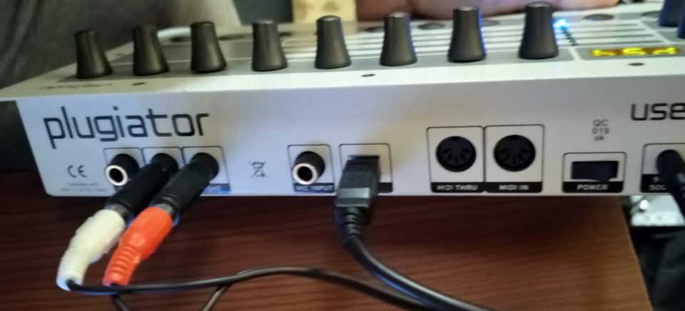 Use audio PLUGIATOR desktop synth