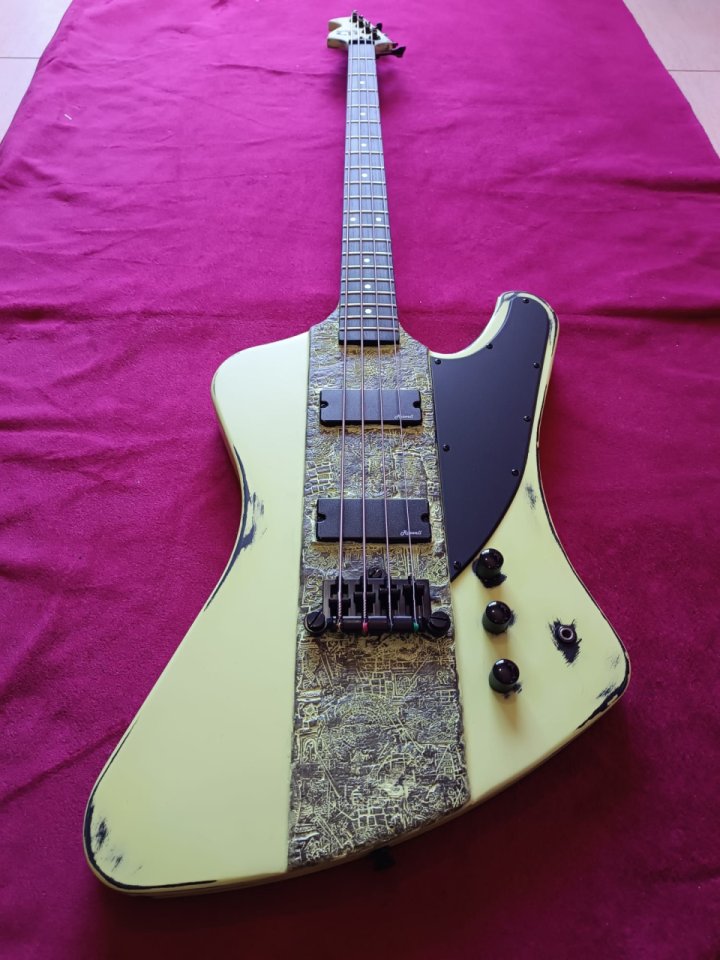 Customiza tu Bajo Eléctrico! de segunda mano · Foto 7 de 10 · Cantabria · 250 €