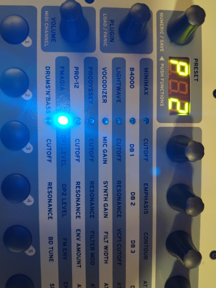 Use audio PLUGIATOR desktop synth