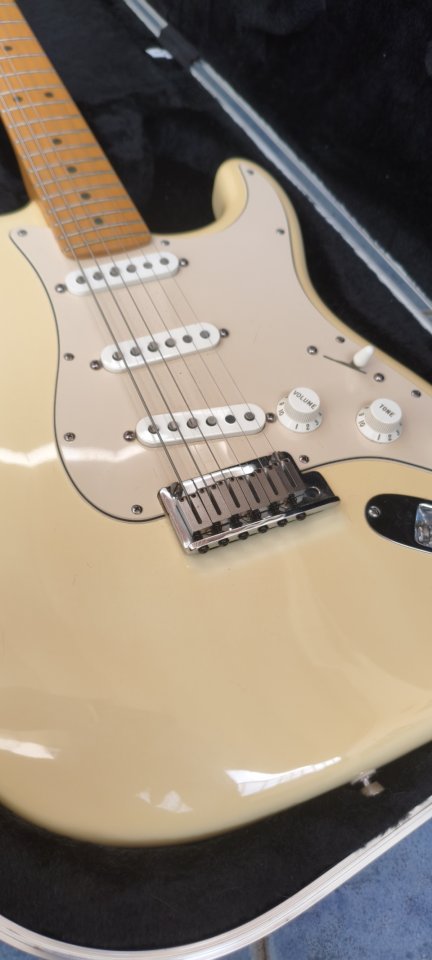 Fender Stratocaster American Special Olympic White (Buttercream) NOS / 2002 de segunda mano · Foto 3 de 10 · Sevilla · 1500 €