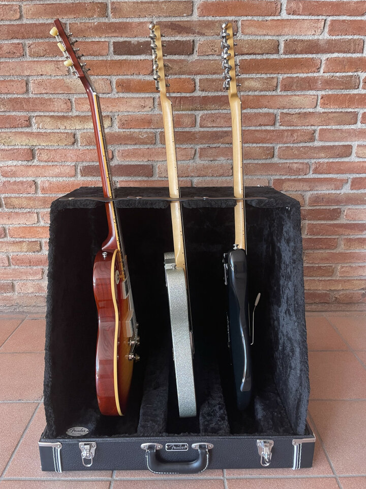 FENDER Classic Case Stand 3 BLK