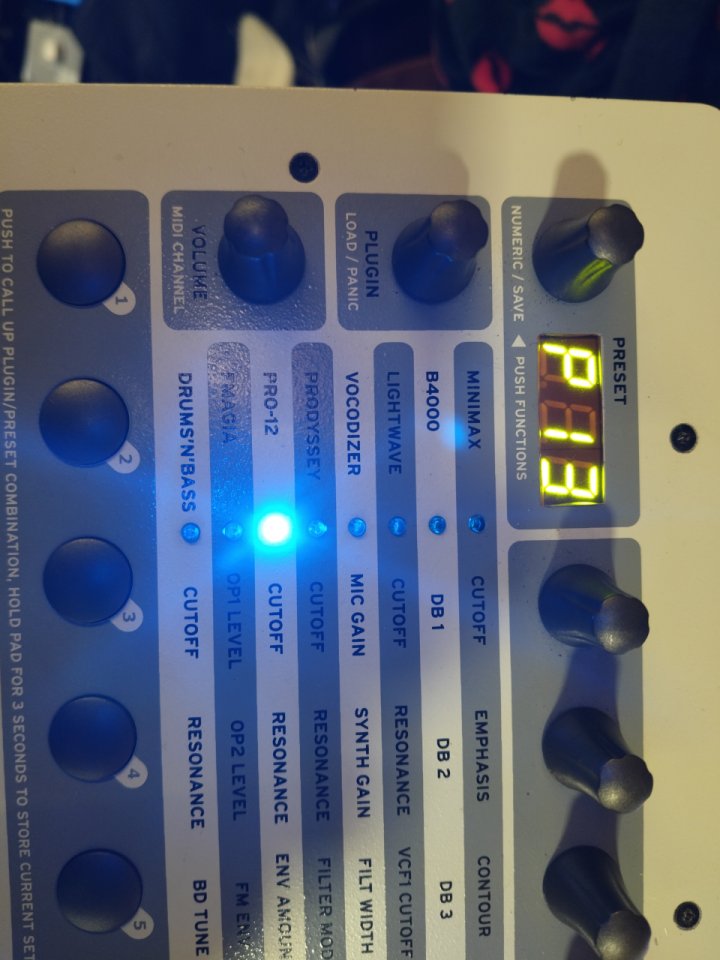 Use audio PLUGIATOR desktop synth