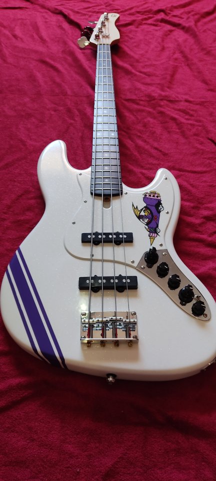 Customiza tu Bajo Eléctrico! de segunda mano · Foto 9 de 10 · Cantabria · 250 €