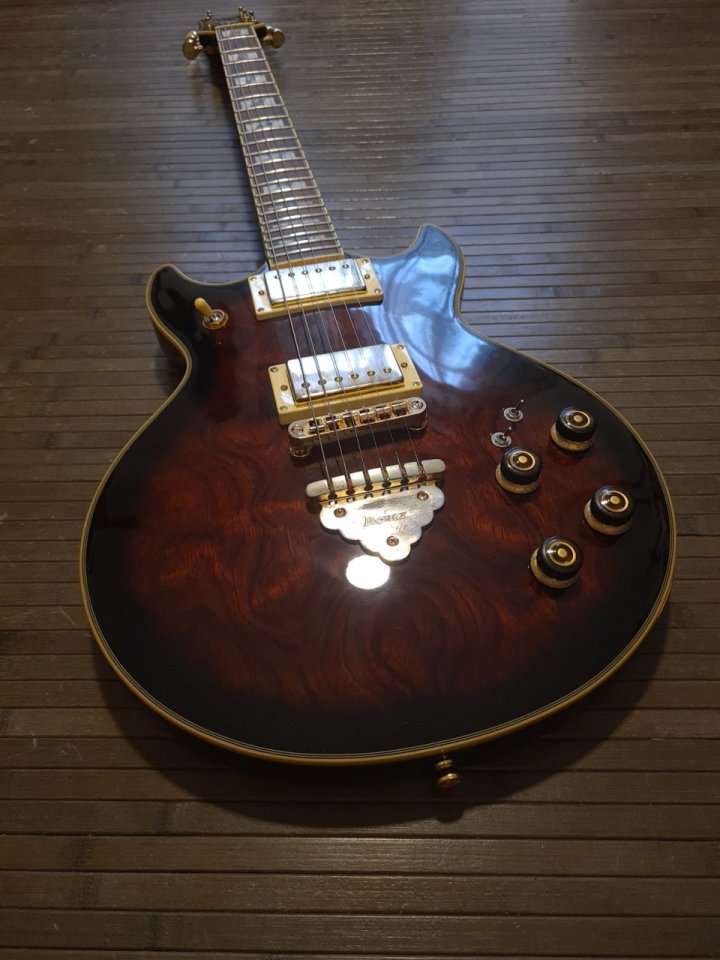 Ibanez Artist Series AR325 DBS 2017 de segunda mano · Foto 10 de 10 · Sevilla · 370 €