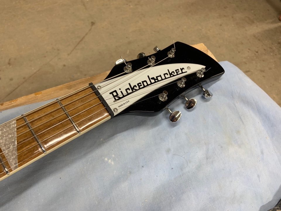 Rickenbacker 360v64 Jetglo réplica de Harry White de segunda mano · Foto 4 de 10 · Gipuzkoa · 2330 €