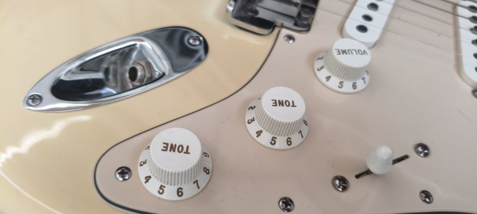 Fender Stratocaster American Special Olympic White (Buttercream) NOS / 2002 de segunda mano · Foto 6 de 10 · Sevilla · 1500 €