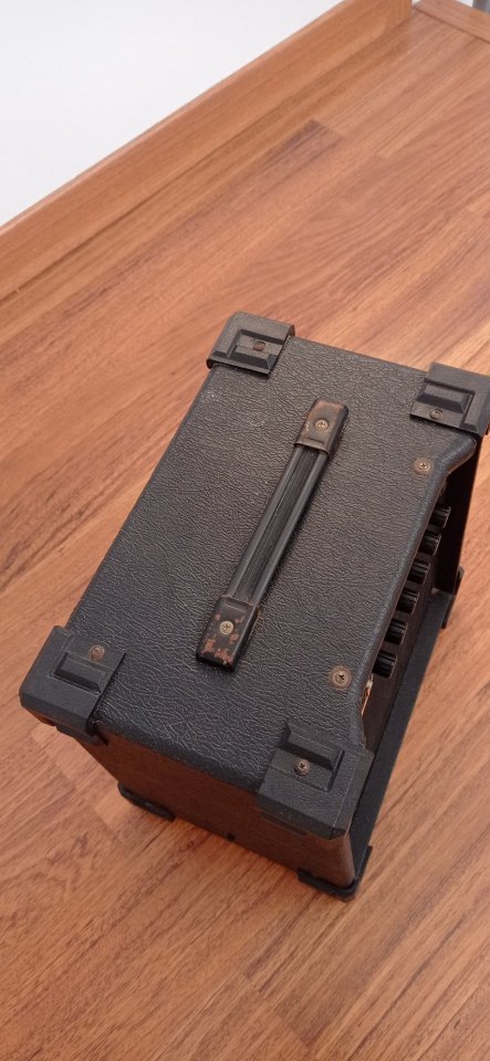 Amplificador de guitarra eléctrica Aria Pro II para reparar de segunda mano · Foto 4 de 7 · Cuenca · 15 €