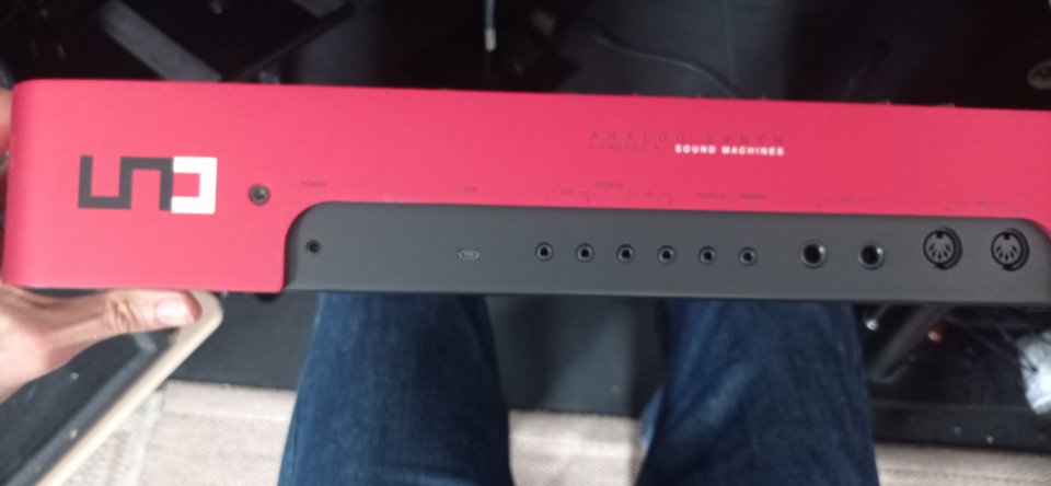 Uno Synth Pro de segunda mano · Foto 2 de 2 · A Coruña · 290 €