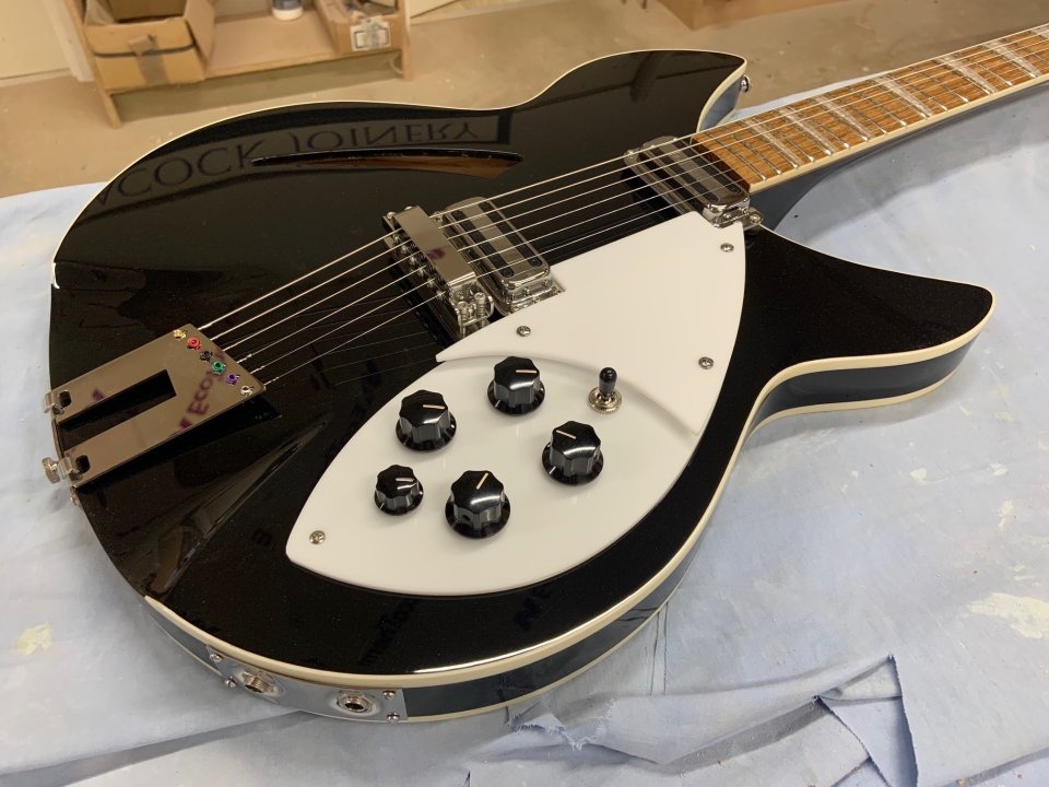 Rickenbacker 360v64 Jetglo réplica de Harry White de segunda mano · Foto 6 de 10 · Gipuzkoa · 2330 €