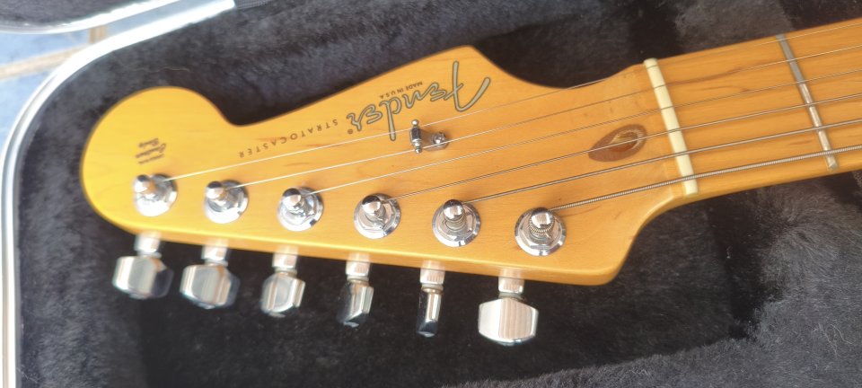Fender Stratocaster American Special Olympic White (Buttercream) NOS / 2002 de segunda mano · Foto 8 de 10 · Sevilla · 1500 €