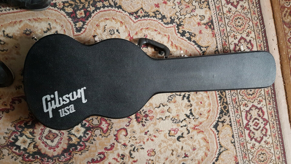 SG de edicion limitada, tapa AAA  Nº de Serie 007190553 es la 038 de 300