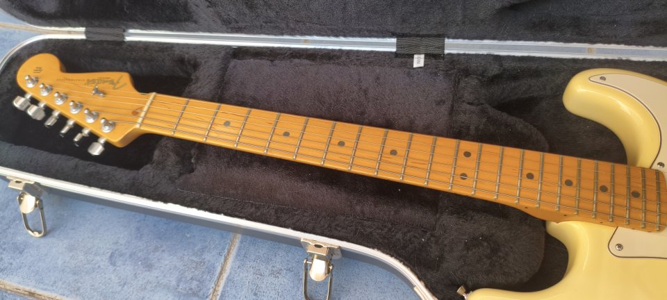 Fender Stratocaster American Special Olympic White (Buttercream) NOS / 2002 de segunda mano · Foto 9 de 10 · Sevilla · 1500 €