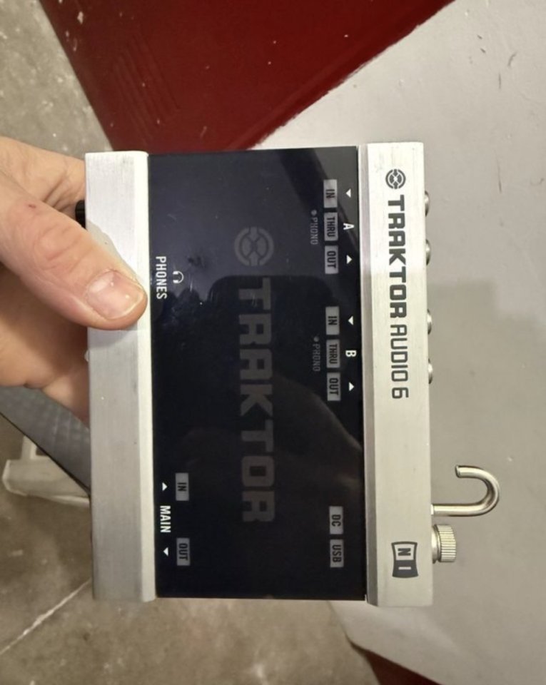 Native Instruments Traktor Audio 6 de segunda mano · Foto 1 de 9 · Granada · 190 €