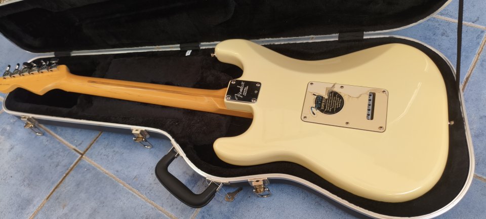 Fender Stratocaster American Special Olympic White (Buttercream) NOS / 2002 de segunda mano · Foto 10 de 10 · Sevilla · 1500 €