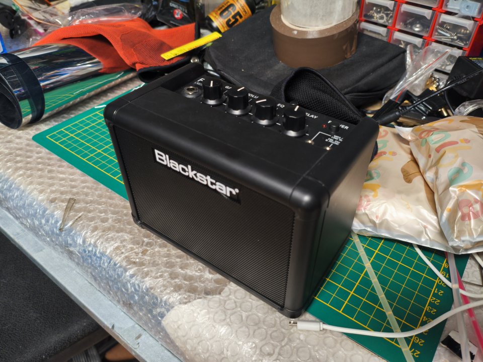 Amplificador blackstar fly3 y pedalera cube baby