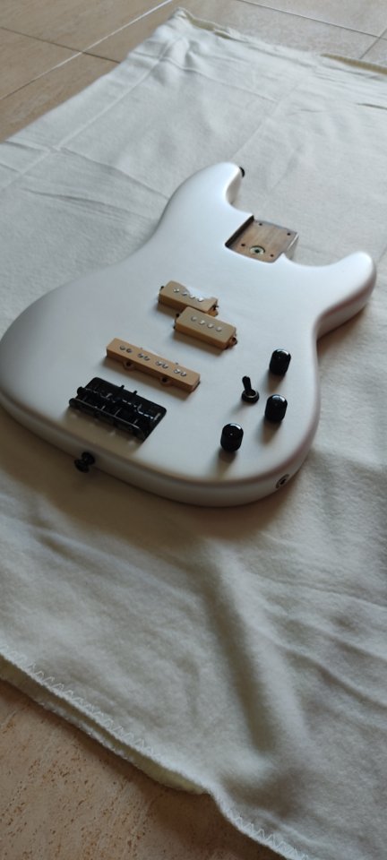 PINTA tu Bajo Eléctrico! de segunda mano · Foto 7 de 10 · Cantabria · 250 €