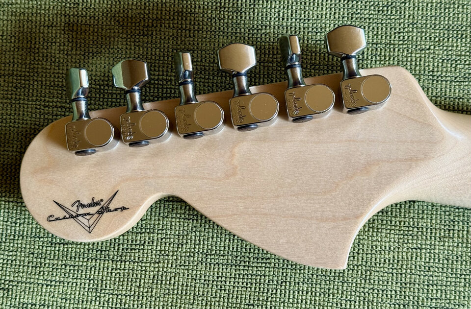 Guitarra FENDER CUSTOM SHOP '66 REISSUE STRATOCASTER NOS RW Sapphire Blue