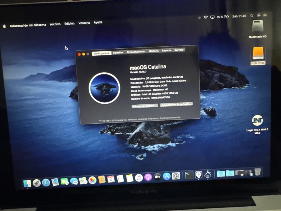 MacBook Pro configurado como estudio de grabación
