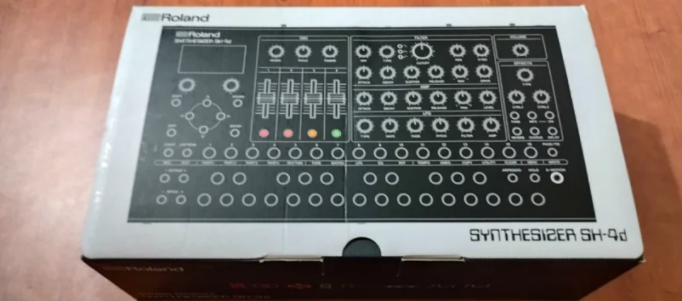 Roland SH-4D