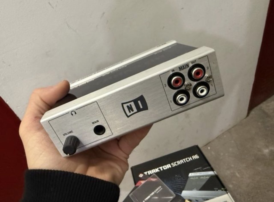 Native Instruments Traktor Audio 6 de segunda mano · Foto 3 de 9 · Granada · 190 €