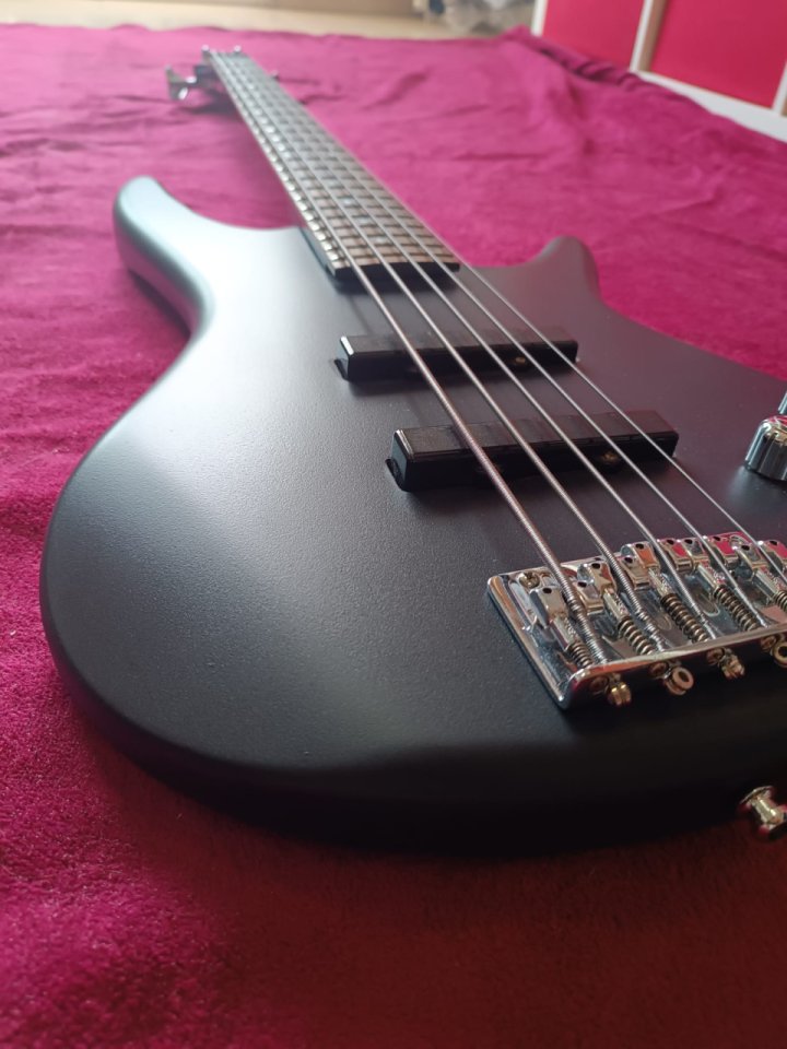 PINTA tu Bajo Eléctrico! de segunda mano · Foto 8 de 10 · Cantabria · 250 €