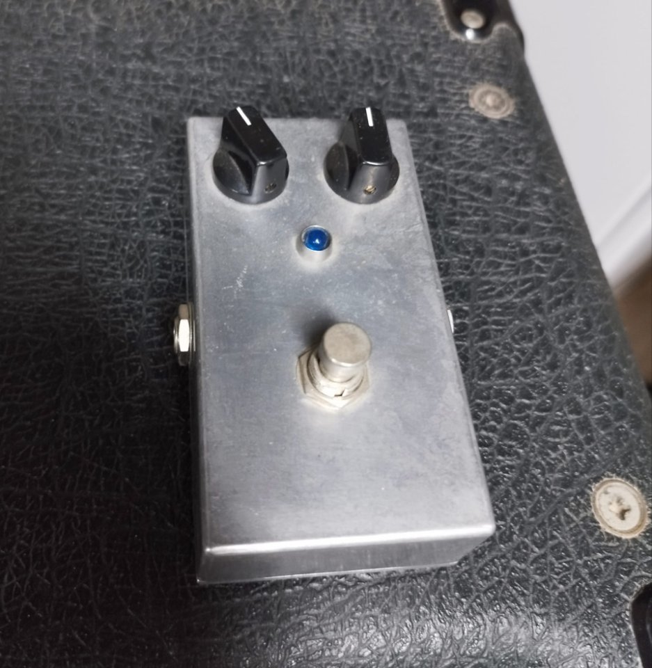 Ampli de 1'3w fabricado a mano por Pedro Vecino + Pedal Booster (NO CAMBIO) de segunda mano · Foto 3 de 6 · Murcia · 600 €