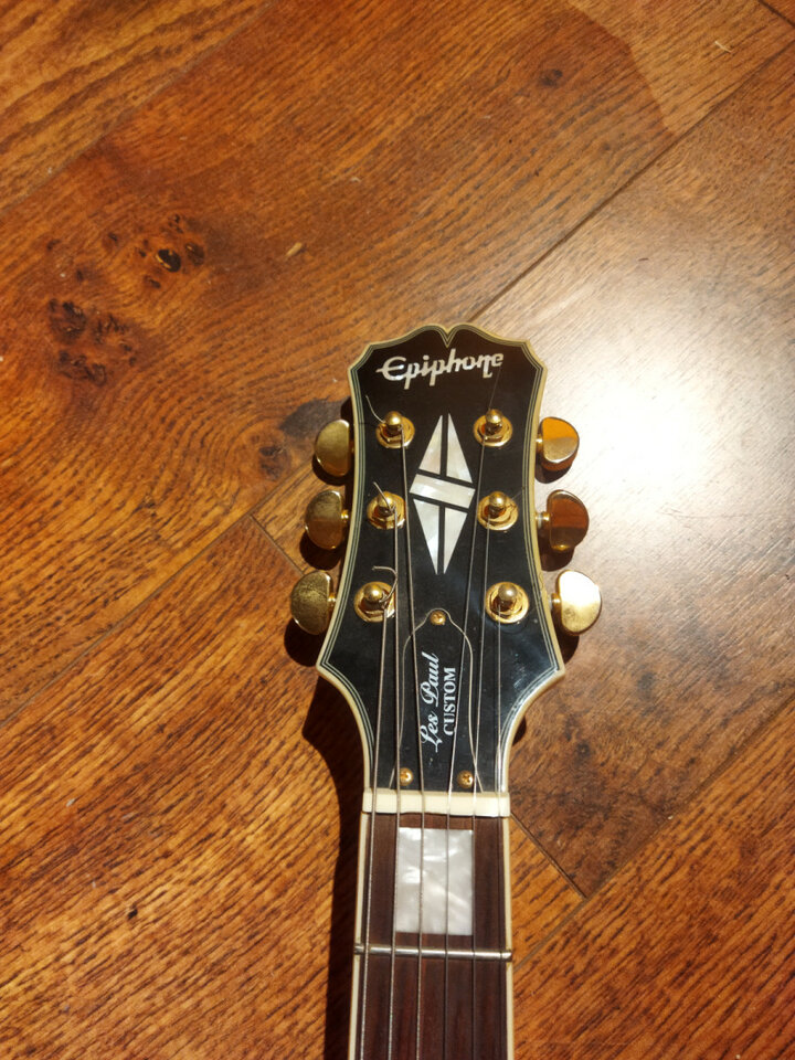 Guitarra Epihopne Les Paul Custom de segunda mano · Foto 3 de 5 · Madrid · 575 €