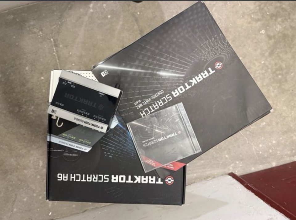 Native Instruments Traktor Audio 6 de segunda mano · Foto 4 de 9 · Granada · 190 €